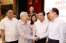 越共中央总书记、国家主席阮富仲与河内市选民接触