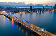 组图：岘港市在实施社交距离措施期间的美丽夜景