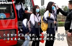 越南全国多地学生停课后重返校园
