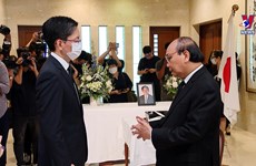 越南领导人赴日本驻越使馆吊唁安倍晋三前首相