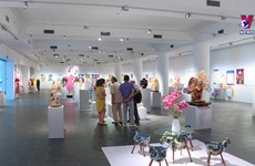 越南全国美术应用展：传统与新技术齐头并进