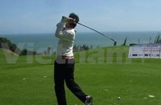 高尔夫球慈善赛为越南儿童捐款