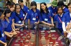 越南海外侨胞青少年参加2012年越南夏令营 