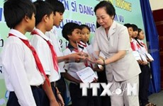 越南国家副主席出席兴安省贫困学生奖学金颁发仪式