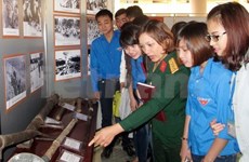 "越南人民军70年建立与成长"书刊图片展在太原省举行