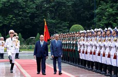 马来西亚总理马哈蒂尔开始访问越南（组图）