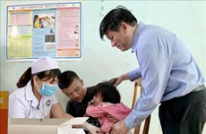 越南西原地区启动白喉疫苗接种运动