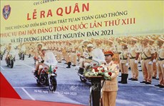 越南交警确保越共十三大期间的交通有序和安全