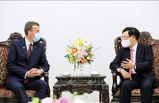 越南政府副总理范平明会见澳大利亚贸易、旅游和投资部长