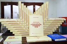 阮富仲总书记《社会主义理论和实践若干问题以及越南走向社会主义的道路》书籍问世