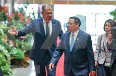 越南政府总理范明政会见俄罗斯外长