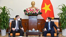 越南外交部长裴青山会见波兰驻越大使馆临时代办马切伊•杜申斯基