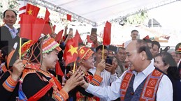 越南国家主席阮春福前往莱州省封土县出席“民族大团结日”庆祝活动