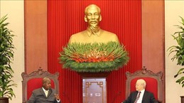 越共中央总书记阮富仲会见乌干达总统穆塞韦尼
