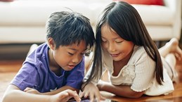 保护和协助儿童在互联网环境中进行健康和创新互动活动