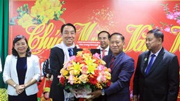 柬埔寨磅士卑省代表团赴越南永隆省拜年