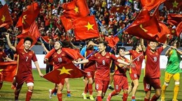 越南国家主席阮春福向在第31届东运会上取得优异成绩的运动员授予劳动勋章