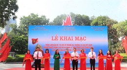越南黄沙和长沙地图和文献展在高平省开展