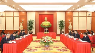越共中央总书记阮富仲同美国总统拜登举行高级电话会谈