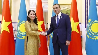 越南国家副主席武氏映春会见哈萨克斯坦上院议长毛乌林·阿希姆巴耶夫