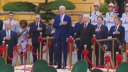 越共中央总书记阮富仲为美国总统乔•拜登访越举行欢迎仪式