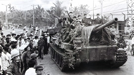 组图：越南南方解放、国家统一49周年：战略性突破，改变战场的局面，走向伟大胜利