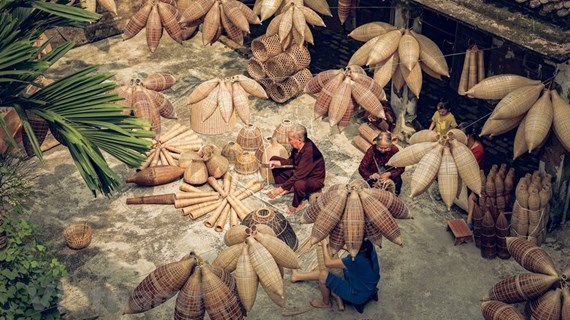 组图：探访越南首士乡传统鱼陷阱编织村