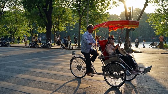 组图：三轮车游-首都河内文化之美