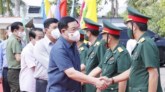 越南国会主席王廷惠在金瓯省开展春节走访慰问活动