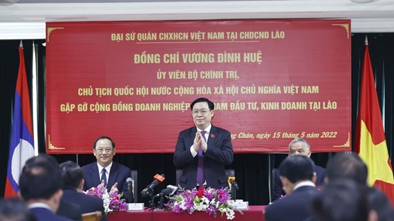 越南国会主席王廷惠与在老越南企业会面交流