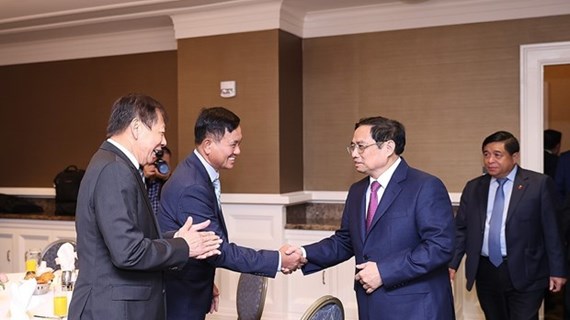 越南政府总理范明政会见越侨和美国的企业和科学家