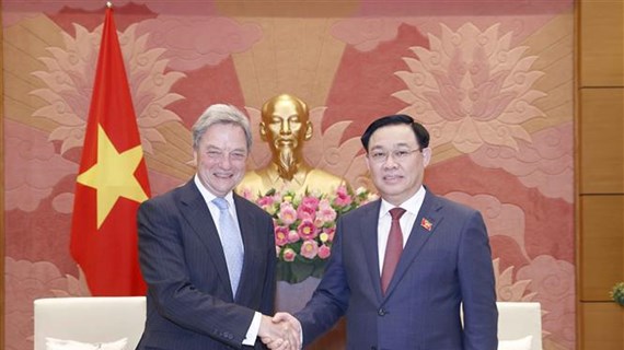 越南国会主席王廷惠会见波音国际总裁迈克尔•阿瑟