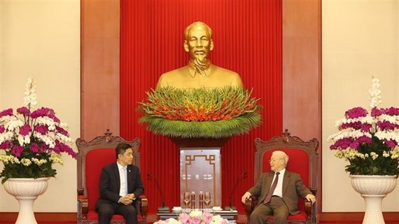 越共中央总书记阮富仲会见新加坡国会议长陈川仁