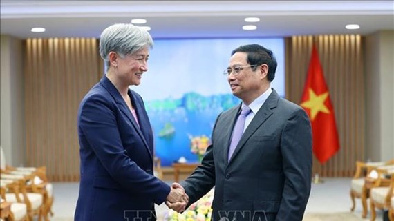 越南政府总理范明政会见澳大利亚外长黄英贤