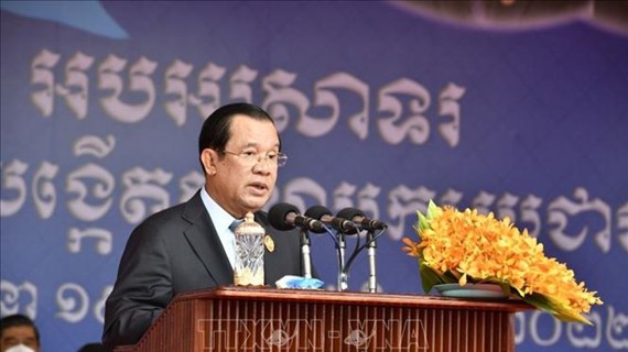 越南共产党领导热烈祝贺柬埔寨人民党建党71周年