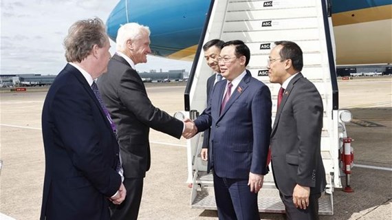 越南国会主席王廷惠抵达伦敦 开始对英国进行正式访问