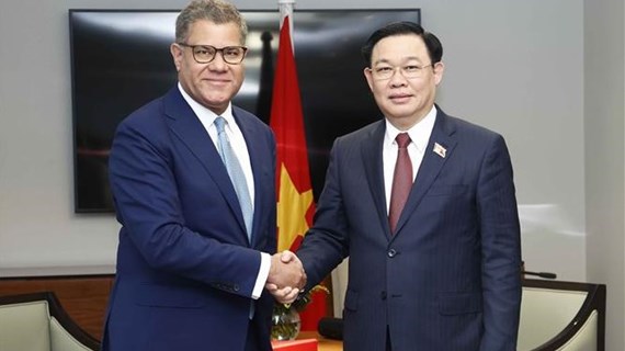 越南国会主席王廷惠会见英国政府内阁大臣兼COP26主席阿洛克·夏尔马
