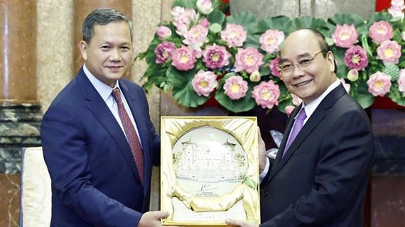 越南国家主席阮春福会见柬埔寨王家军副总司令兼陆军司令洪马内