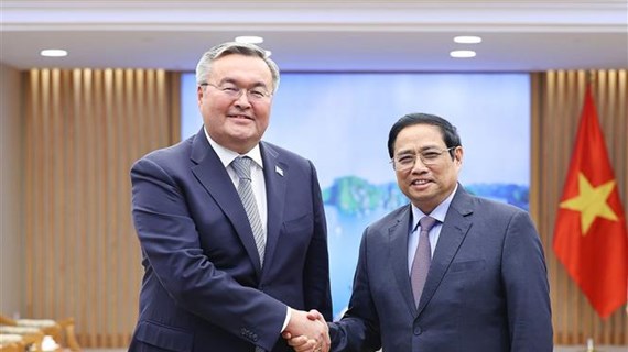 越南始终重视与哈萨克斯坦的传统友好关系和多方面的合作