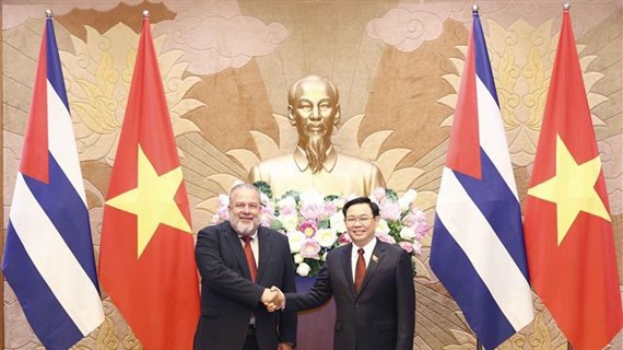 越南国会主席王廷惠会见古巴总理曼努埃尔·马雷罗