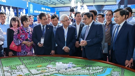 越南政府总理范明政：以“新思维  新突破 新价值”为方针 促进东南部地区发展