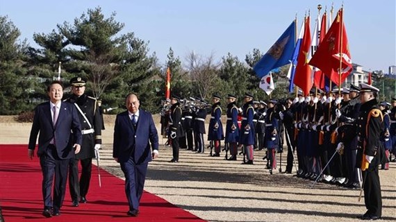 韩国总统举行仪式 欢迎越南国家主席阮春福访韩
