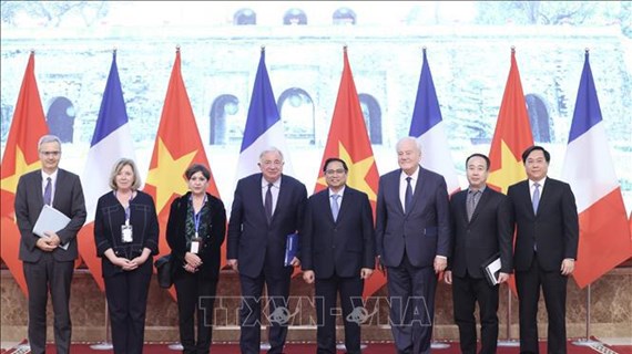 越南政府总理范明政会见法国参议院议长热拉尔·拉尔歇