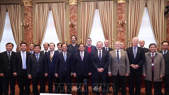 越南政府总理范明政会见卢森堡议会议长费尔南·埃特让