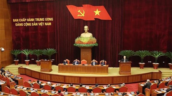 越共中央政治局会见前党和国家领导人