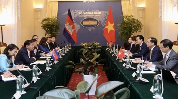越南与柬埔寨外长举行会谈
