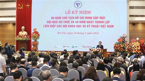 越共中央总书记阮富仲出席胡伯伯会见知识分子60周年暨越南科学技术协会联合会成立40周年纪念活动