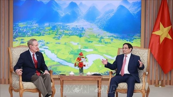 越南政府总理范明政会见美国参议院代表团 