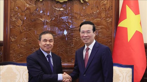 国家主席武文赏会见前来辞行拜会的老挝驻越南大使森菲特·宏本让