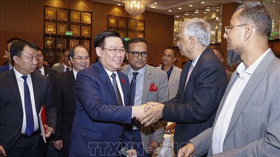 国会主席王廷惠出席促进越南-孟加拉国经贸和投资合作论坛 